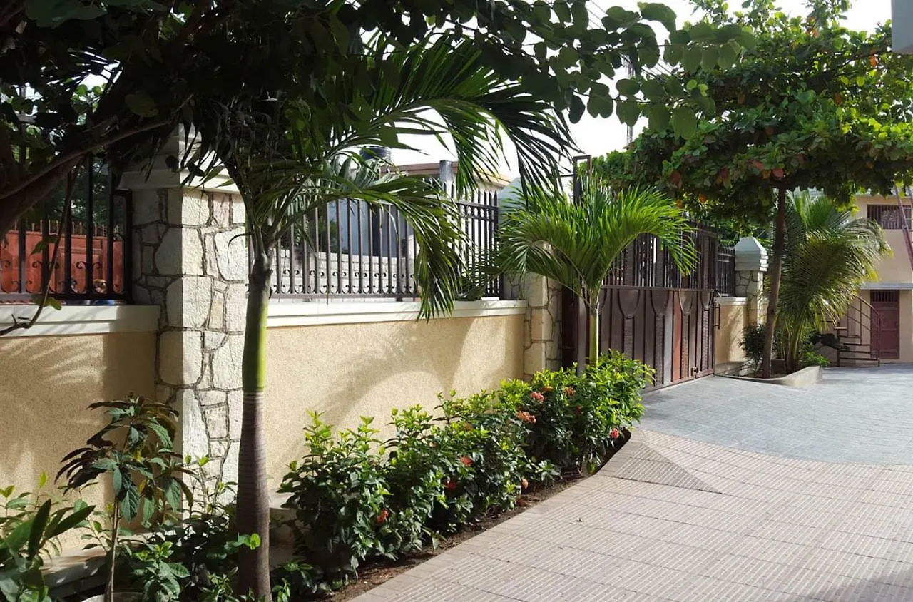 Villa Elegance Hotel & Apartment Pétionville 0*,  Haiti
